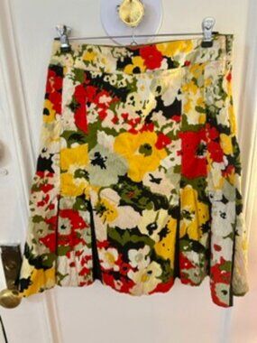 Flowered pleated skirt